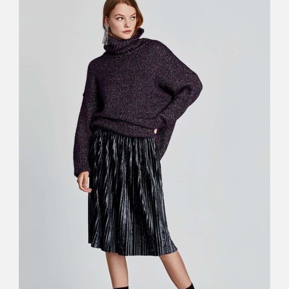 Zara Dresses & Skirts - NWT Zara PLEATED VELVET SKIRT
MIDNIGHT BLUE SZ M